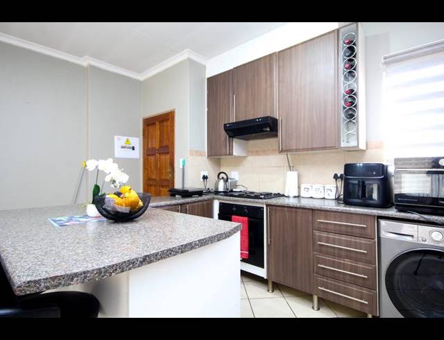 3 BEDROOM TOWNHOUSE FOR SALE IN MONAVONI